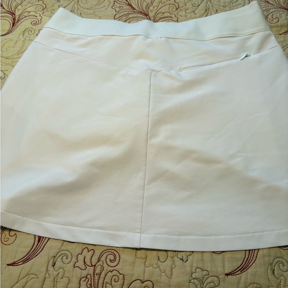 Greg Norman Collection White Women's Golf Skort with Subtle A-Line - Picture 4 of 4
